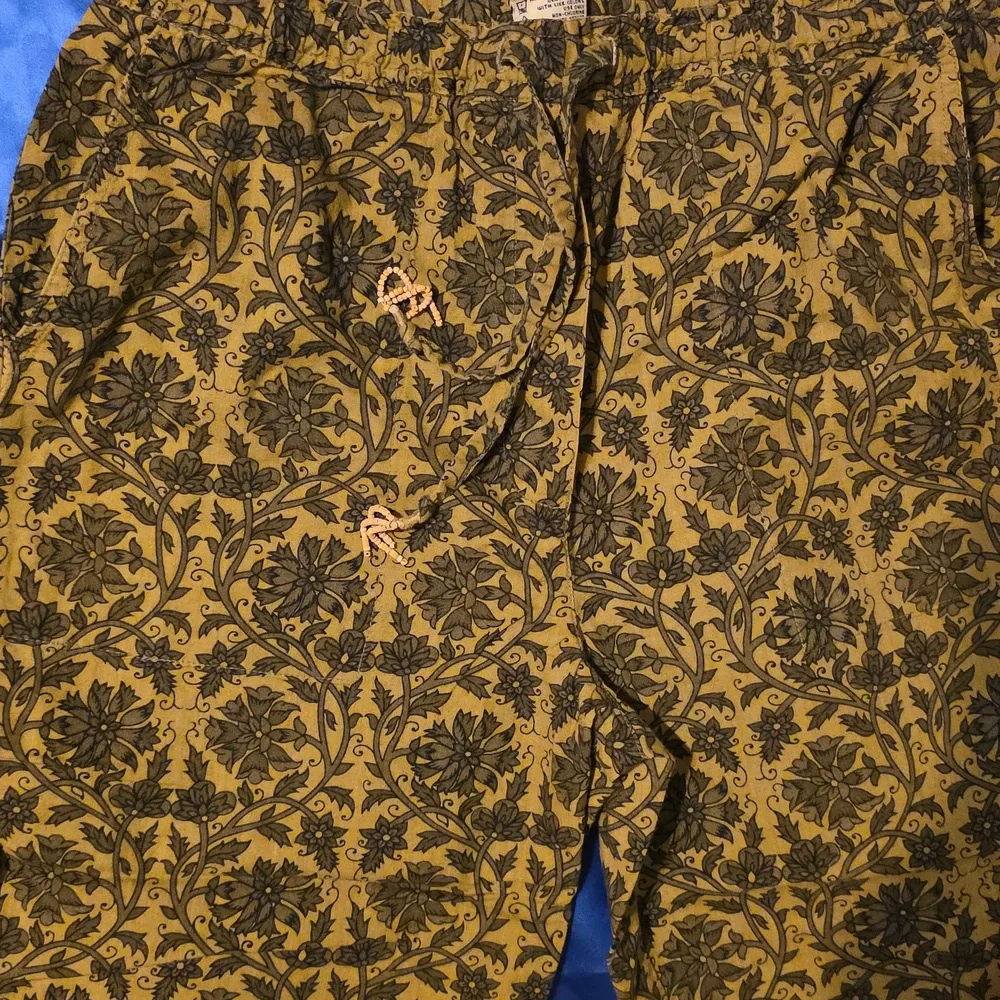 Floral Patterned Pants - Picture 3 of 4